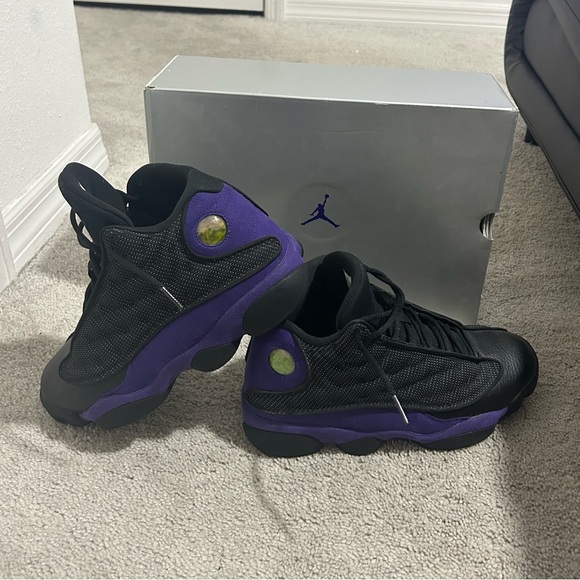 Size 9.5 - Picture 2 of 2